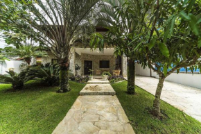 Casa confortável e ampla com piscina e bilhar!